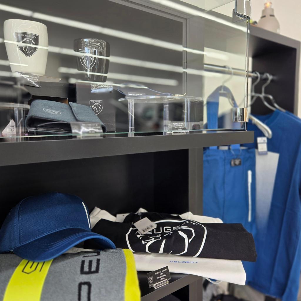 PEUGEOT BOUTIQ より。アイテムのご紹介です☆