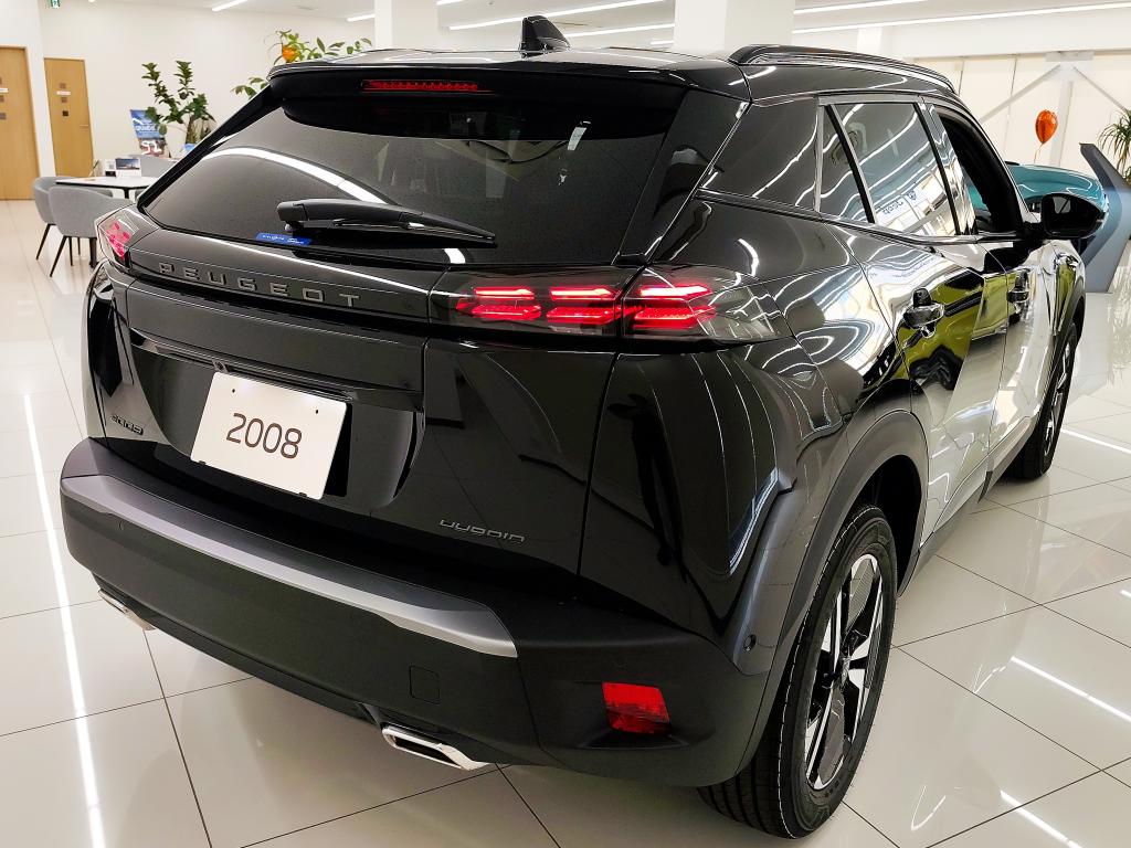 PEUGEOT 2008 GT 【HYBRID】ペルラネラブラックの展示車入りました！