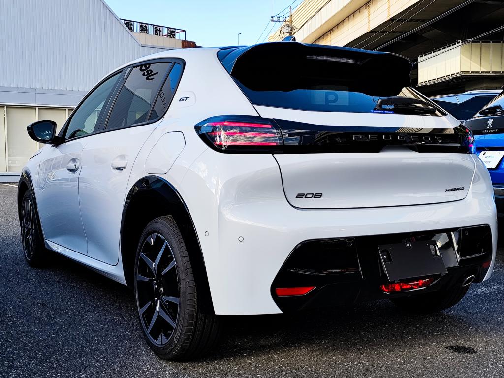 208 GT HYBRID 試乗車が届きました！
