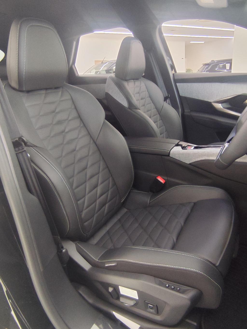 プジョー 特別仕様車「3008 GT Hybrid Black Edition」展示しました！