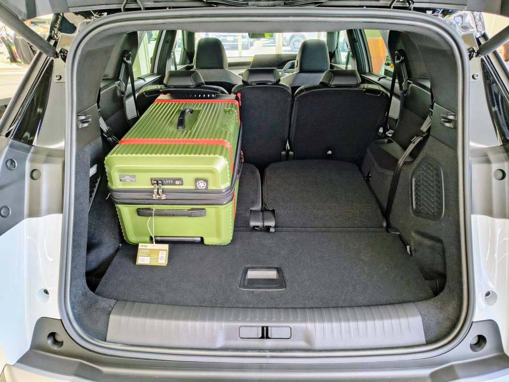 【展示車紹介】見た目はエレガント、中身は超実用的。新型5008の「ギャップ」に驚きます。