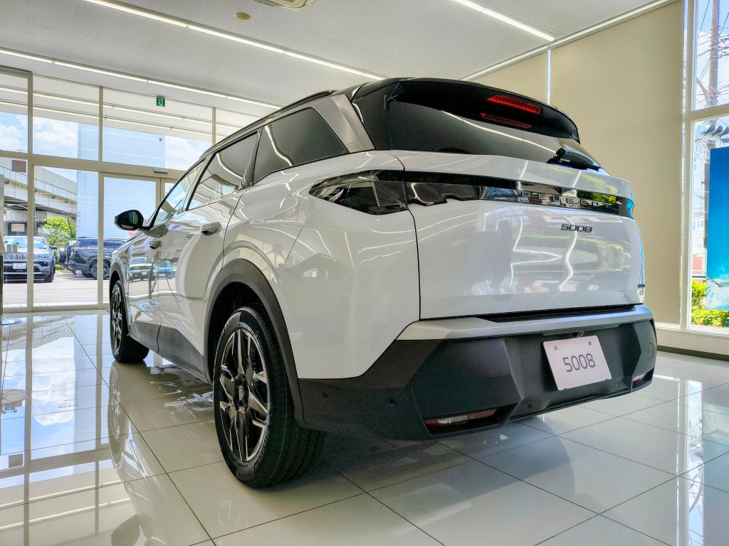 【展示車紹介】見た目はエレガント、中身は超実用的。新型5008の「ギャップ」に驚きます。
